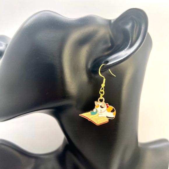 Cat Earrings - Book Lover Earrings - Librarian Earrings - Kitten Earrings - Picture 6 of 10